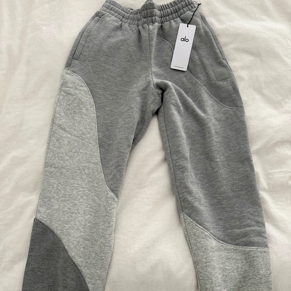 ALO Yoga Pants - Alo Make Waves Sweatpants Brand New